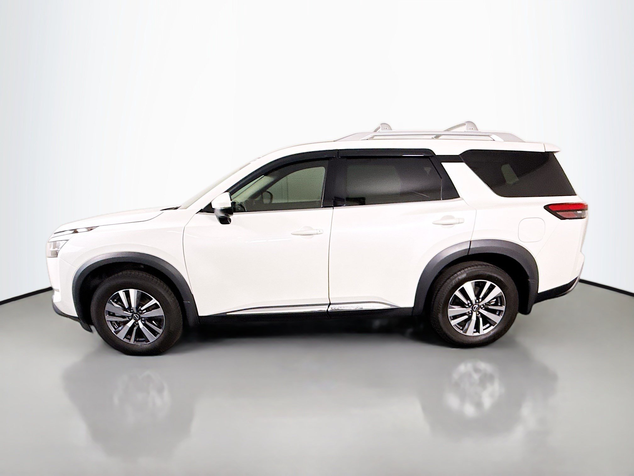 Used 2023 Nissan Pathfinder SL AWD/4WD image 6