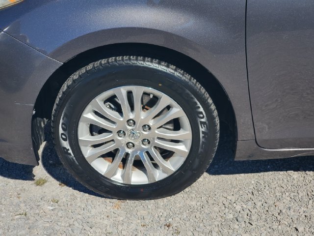 Used 2011 Toyota Sienna XLE FWD image 8
