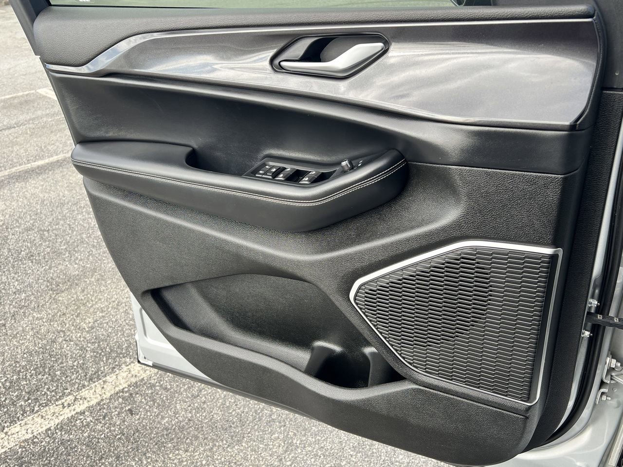 Used 2022 Jeep Grand Cherokee L Laredo image 18