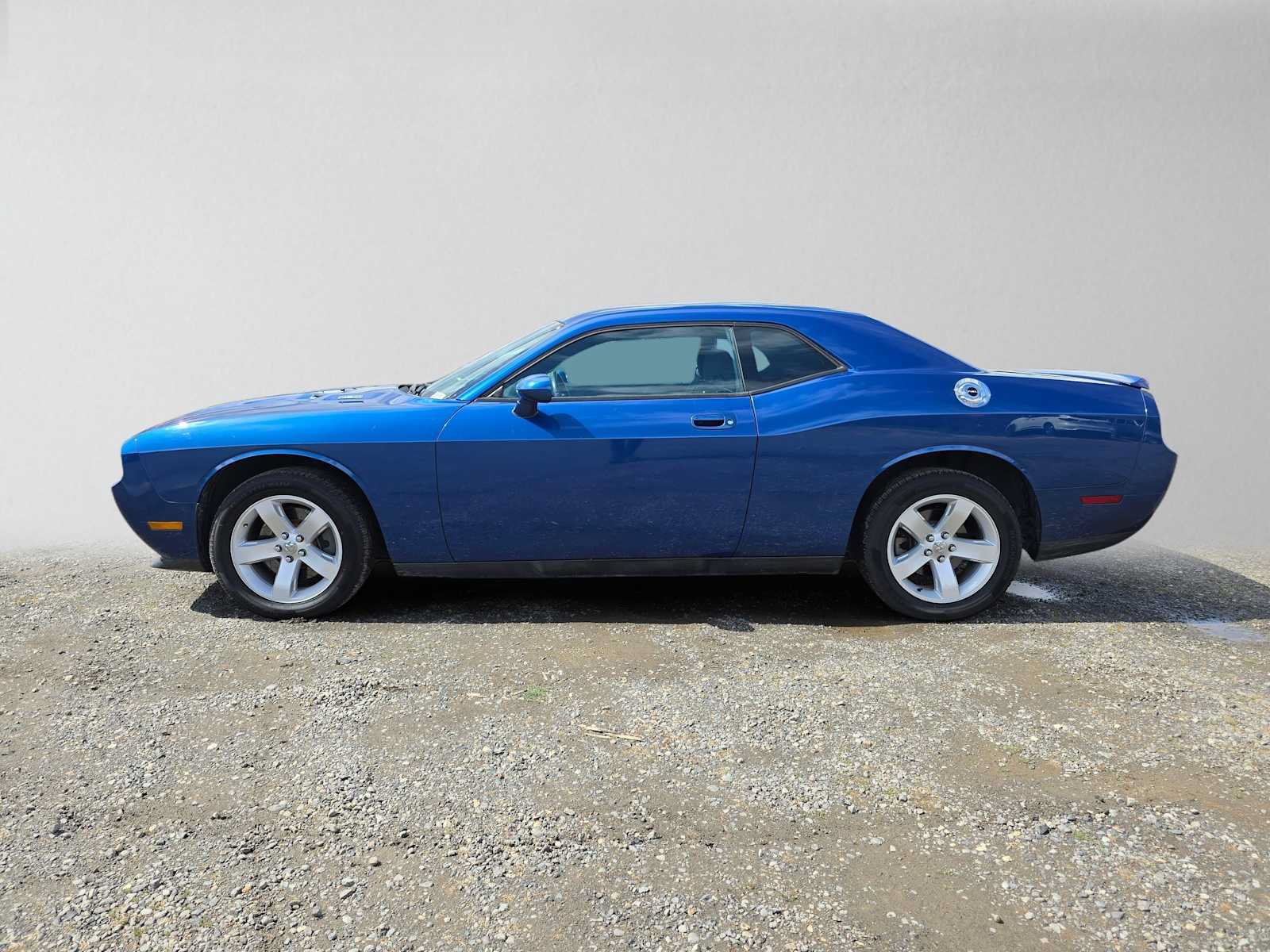 Used 2010 Dodge Challenger R/T RWD image 5