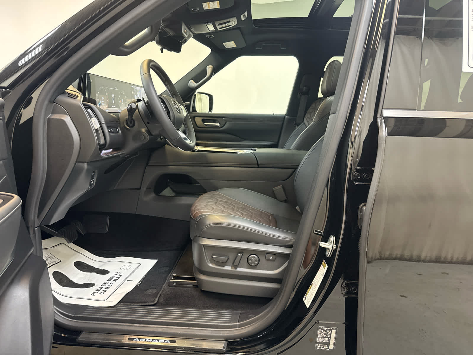 Certified 2026 Nissan Armada Platinum Reserve AWD/4WD image 3