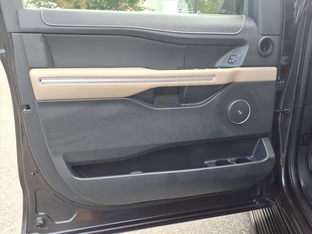 Used 2024 Ford Expedition Max Limited image 4