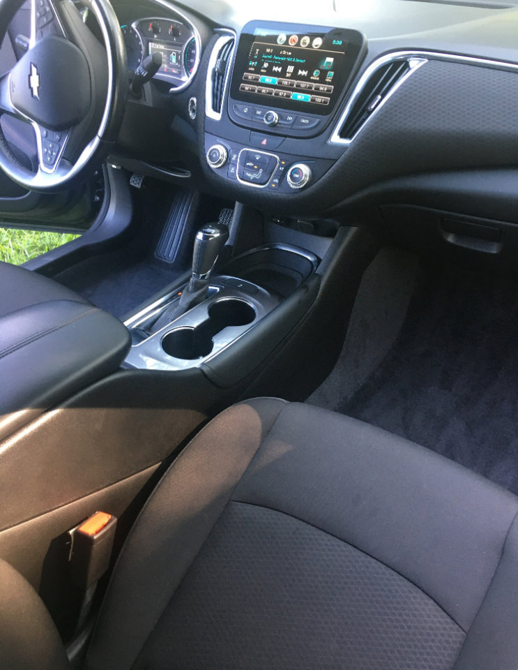 Used 2018 Chevrolet Malibu LT image 17