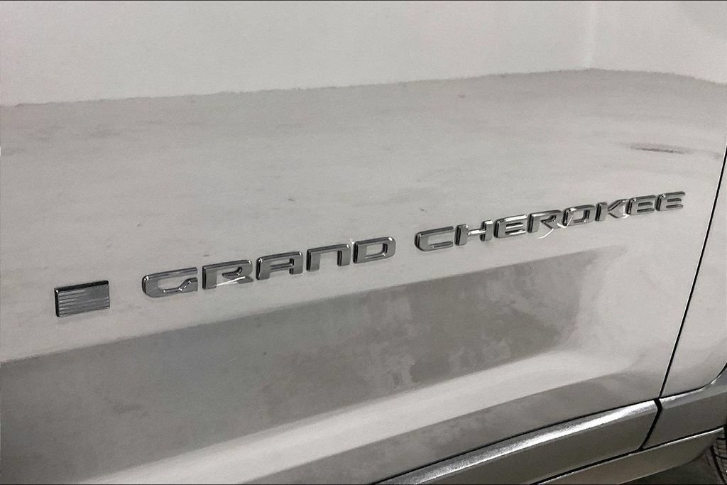 Used 2025 Jeep Grand Cherokee L Altitude AWD/4WD image 40