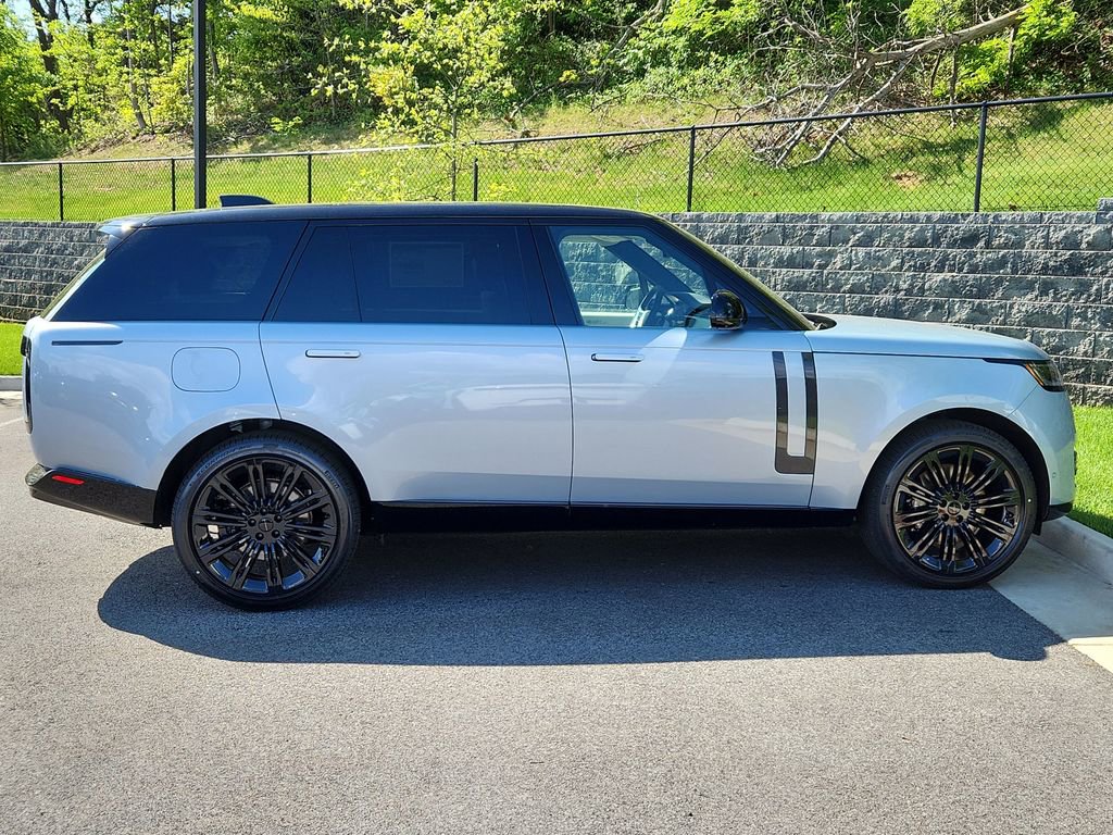 New 2026 Land Rover Range Rover Long Wheelbase SE AWD/4WD image 11