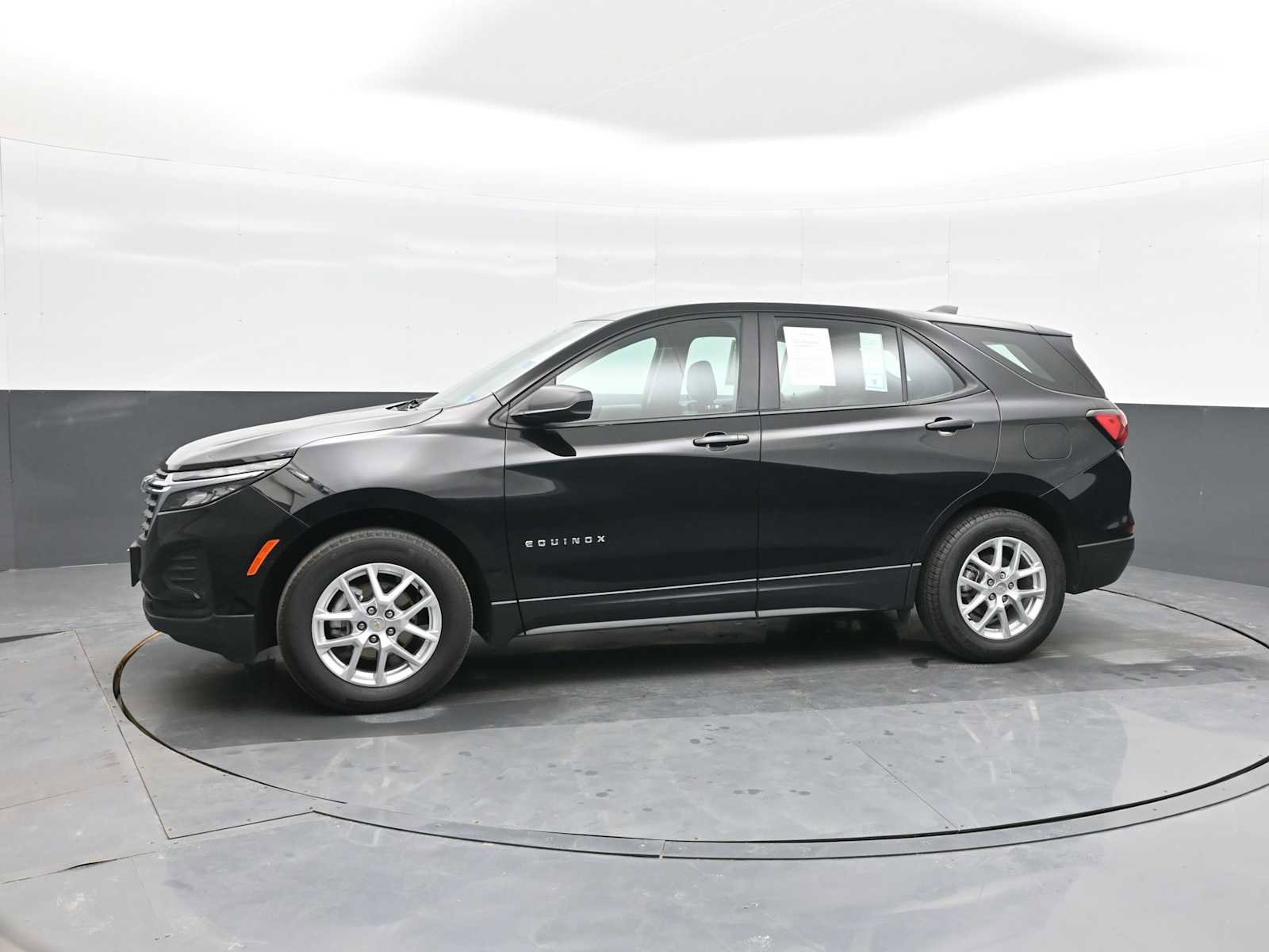 Used 2024 Chevrolet Equinox LS w/ Driver Confidence II Package FWD image 5