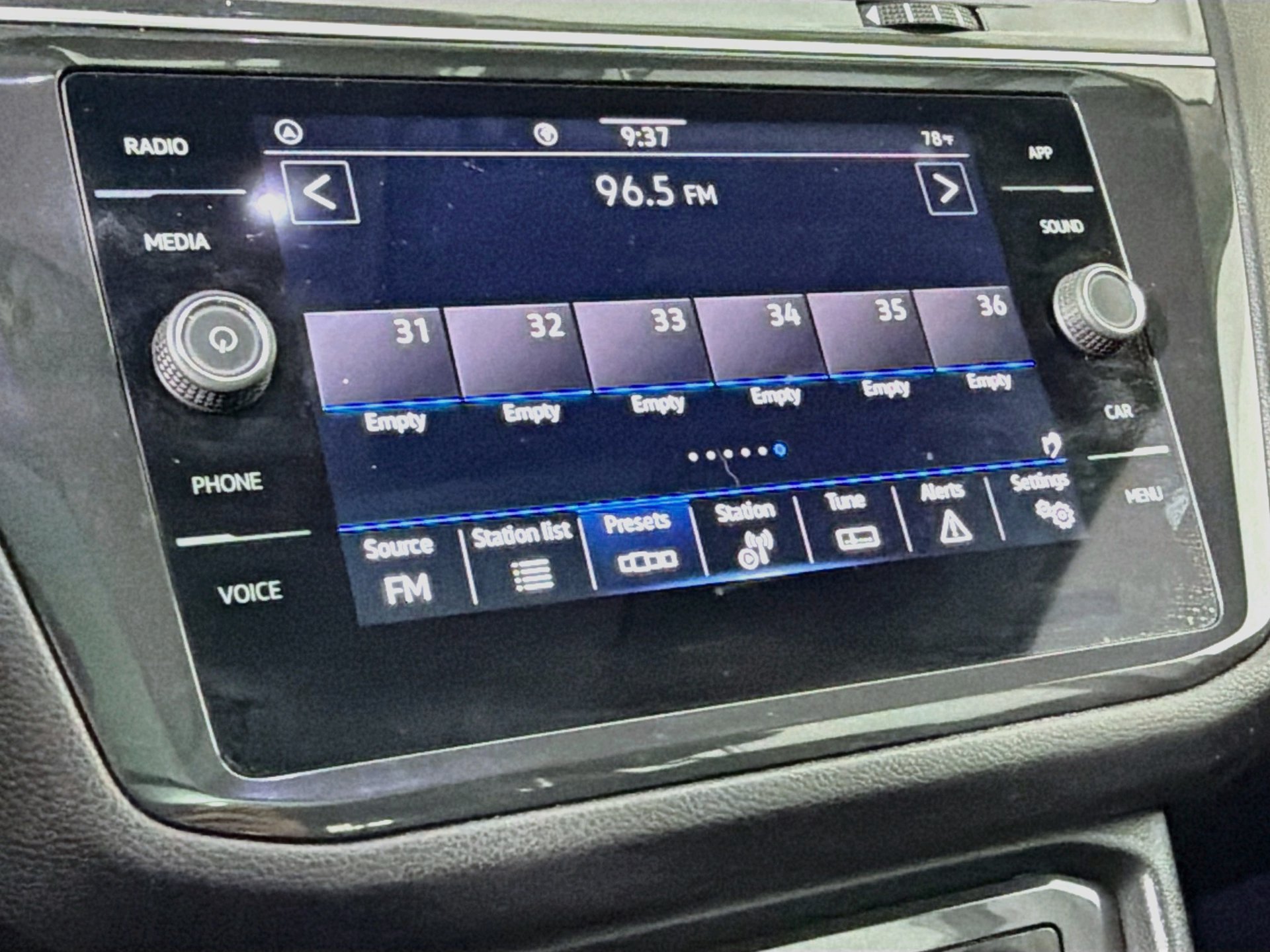 Certified 2023 Volkswagen Tiguan SE FWD image 14