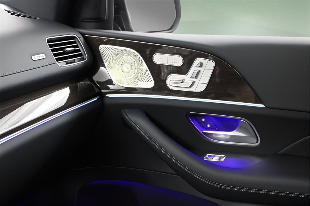 Used 2025 Mercedes-Benz GLS 450 4MATIC image 15