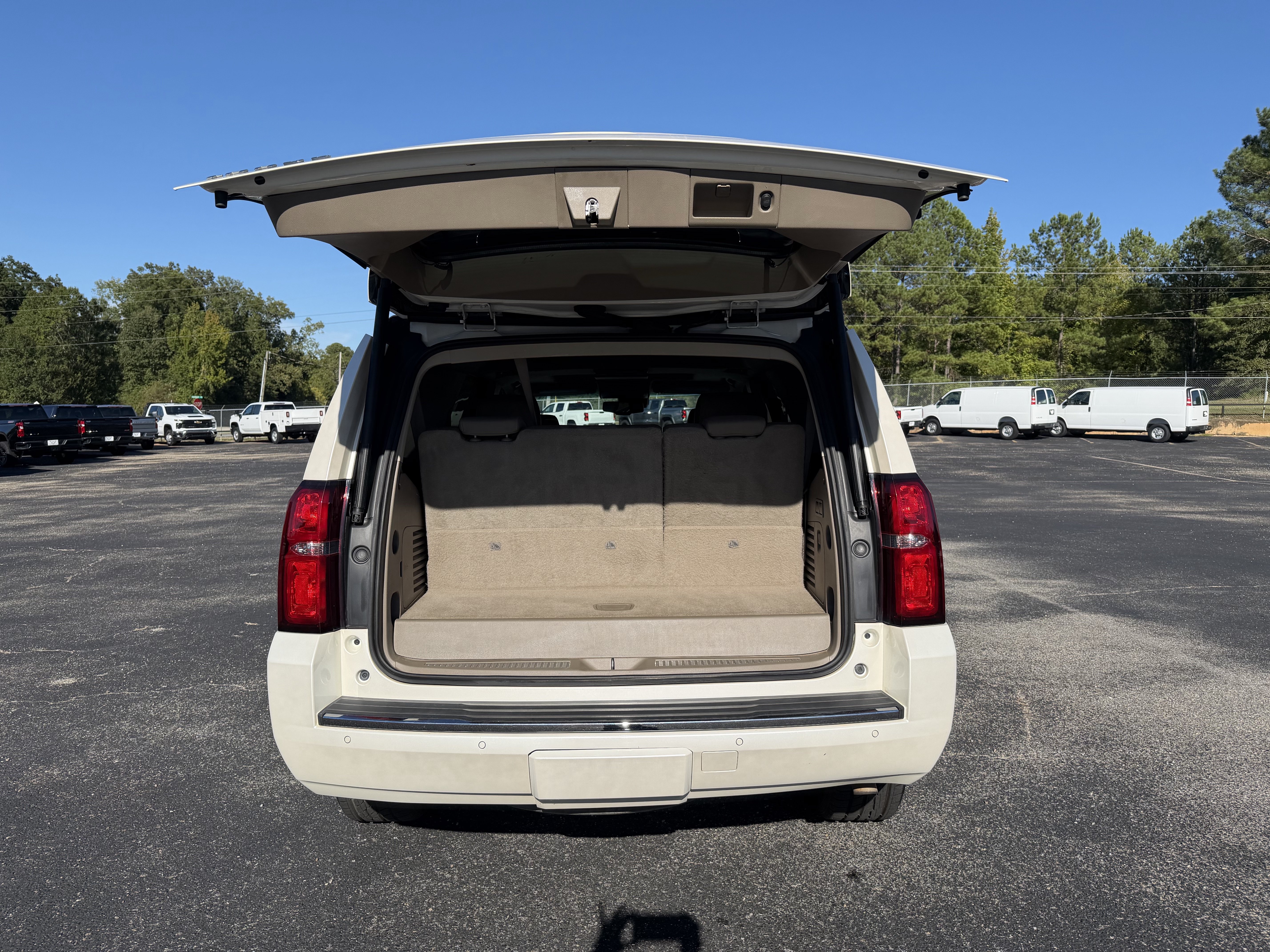 Used 2015 Chevrolet Tahoe LTZ RWD image 9