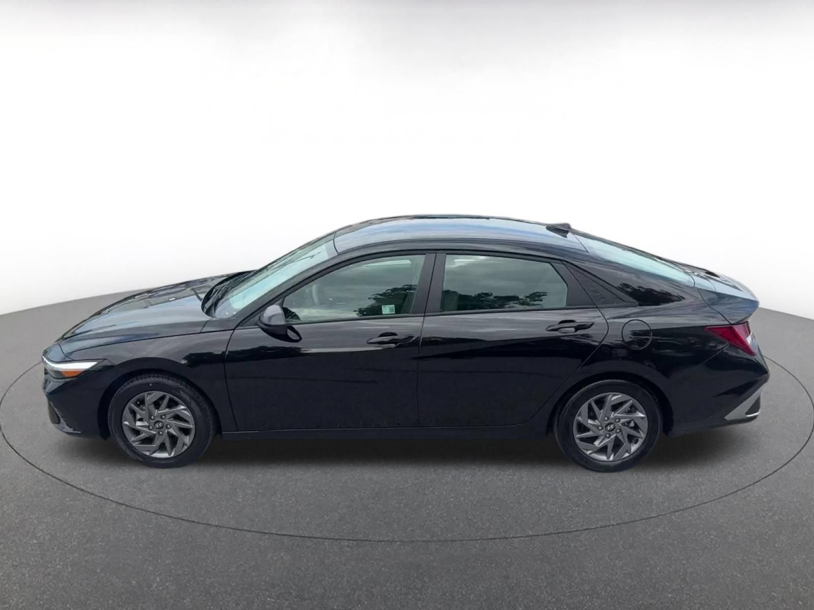 Used 2026 Hyundai Elantra Hybrid FWD image 8