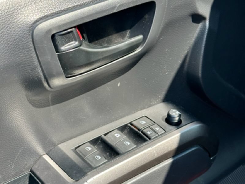 Used 2022 Toyota Tacoma SR5 RWD image 7