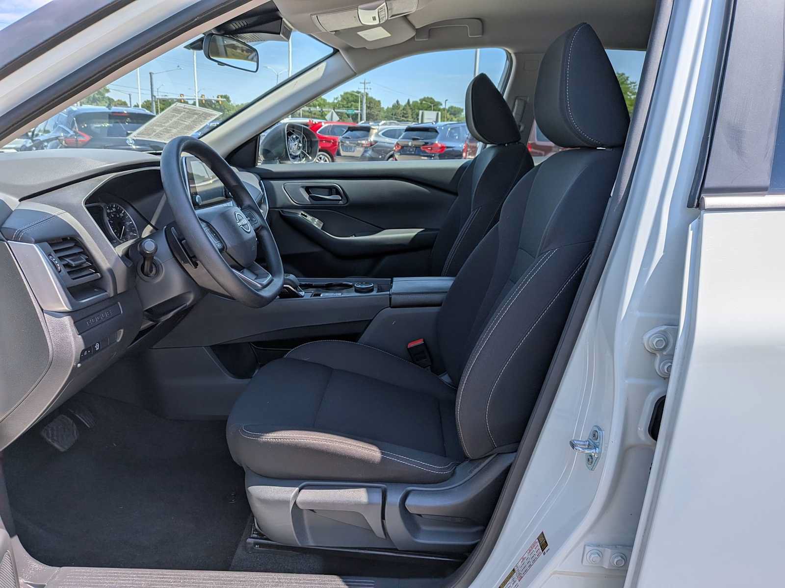 Used 2025 Nissan Rogue S AWD/4WD image 14