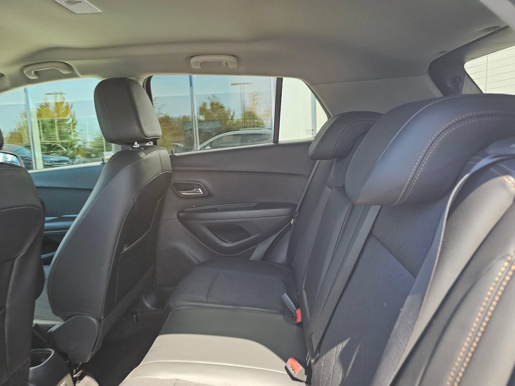 Used 2022 Chevrolet Trax LT w/ LT Convenience Package AWD/4WD image 19