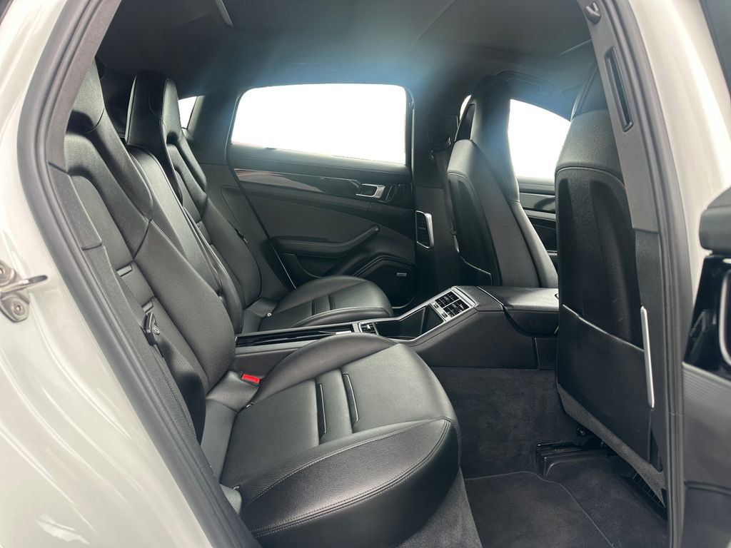 Used 2019 Porsche Panamera 4 image 18