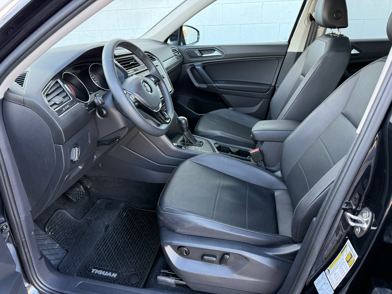 Used 2020 Volkswagen Tiguan SE w/ Panoramic Sunroof Package image 35