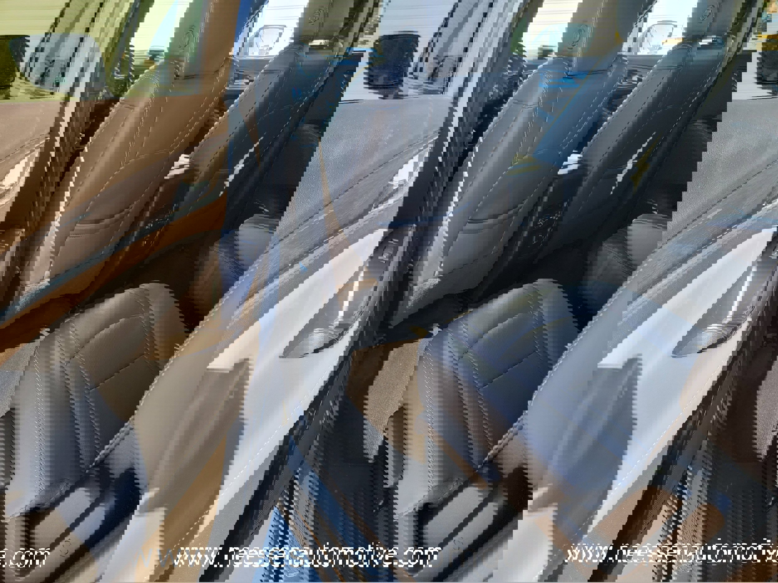 Used 2023 Buick Enclave Essence image 14