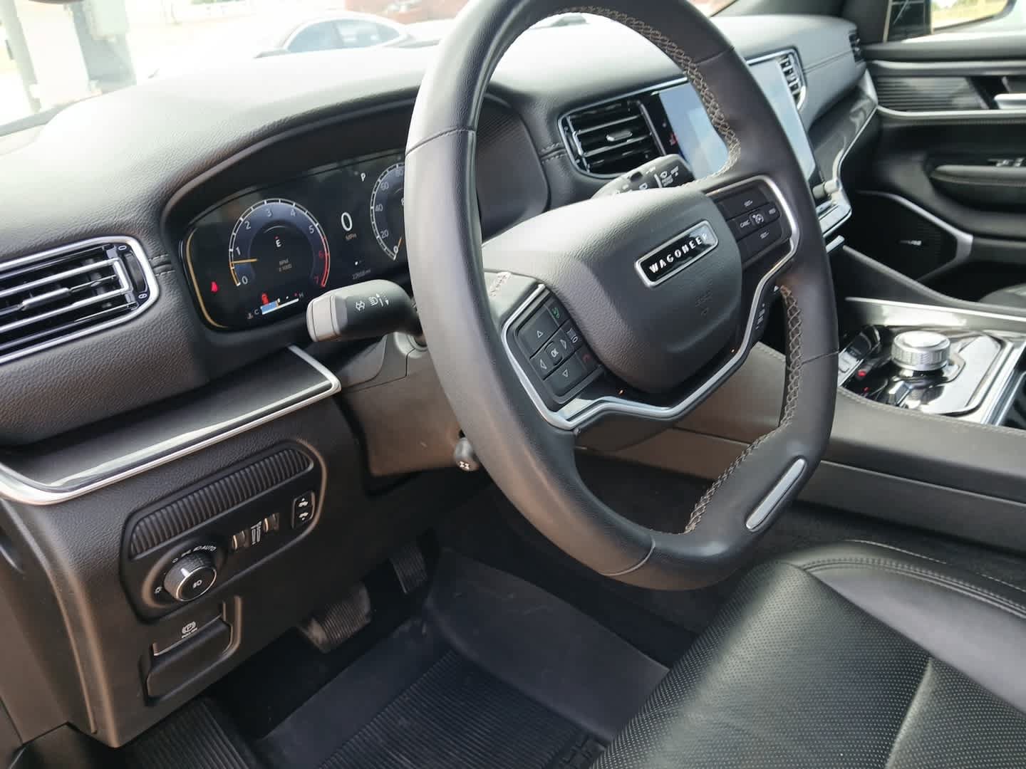 Used 2024 Jeep Wagoneer 4WD image 18