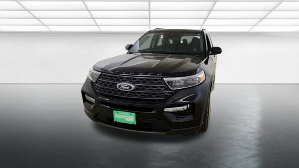 New 2024 Ford Explorer XLT w/ Equipment Group 202A AWD/4WD image 3
