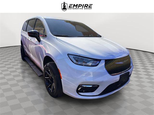 Used 2024 Chrysler Pacifica Touring