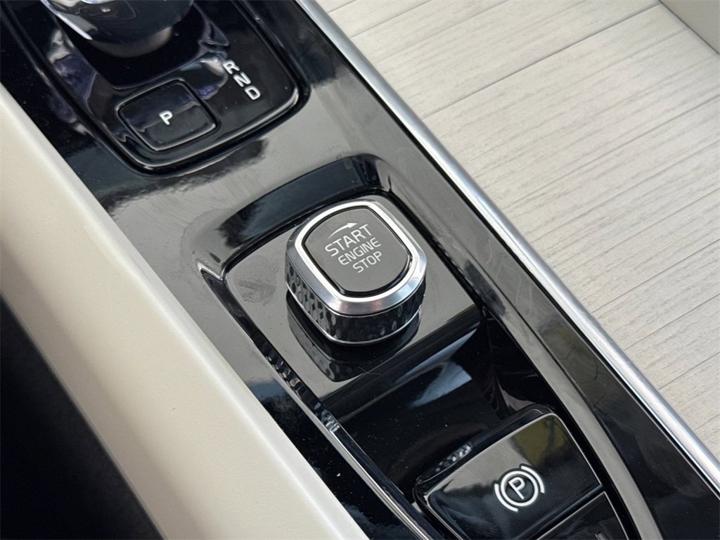 New 2026 Volvo XC60 B5 Ultra image 22