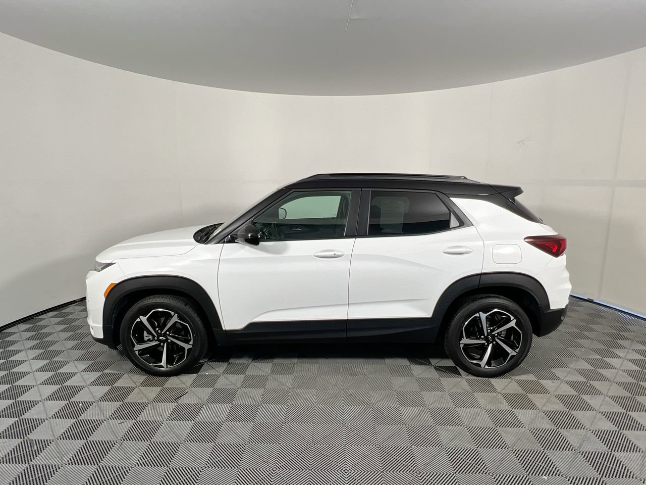 Used 2023 Chevrolet TrailBlazer RS w/ Convenience Package FWD image 6