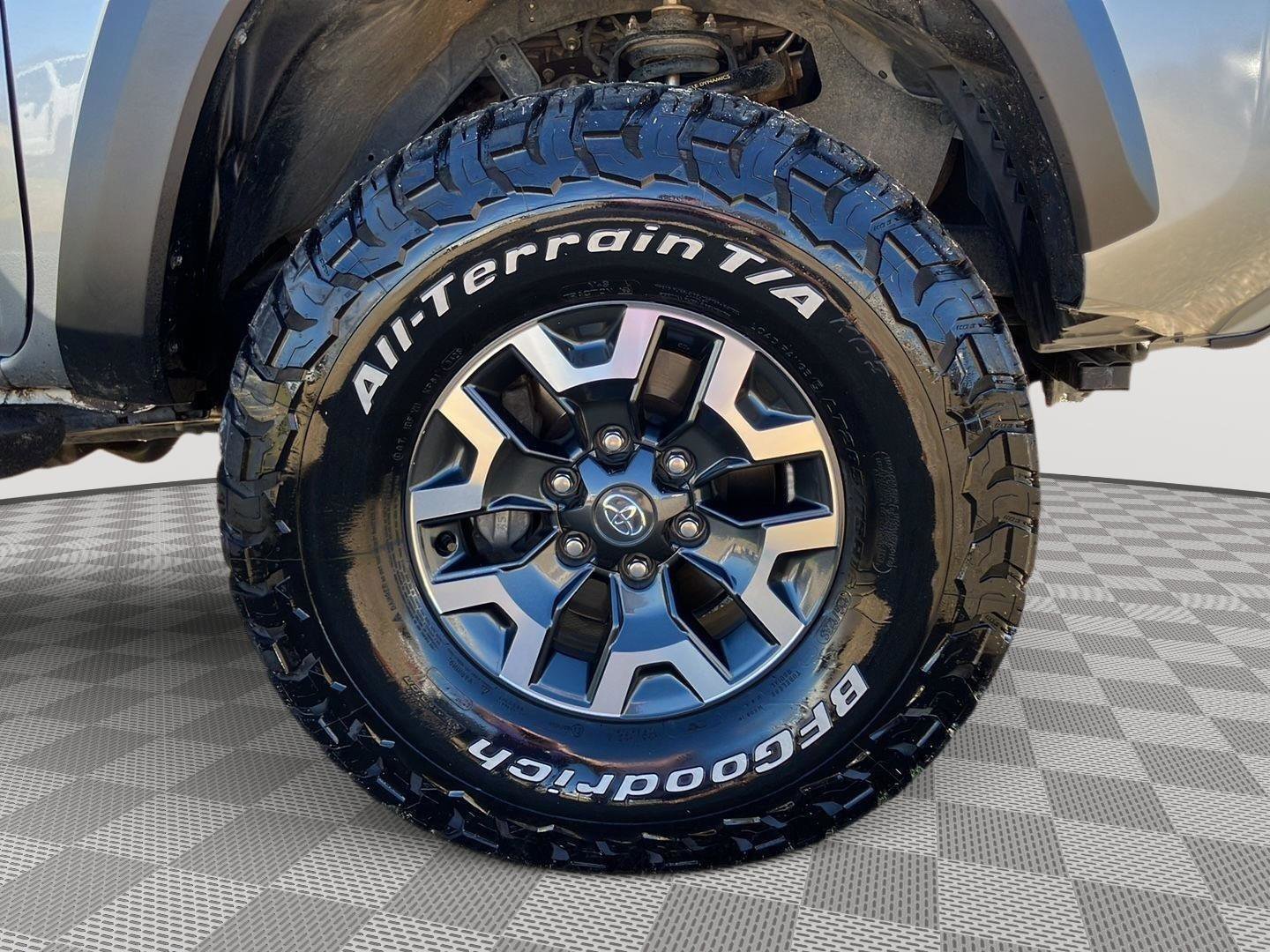 Used 2022 Toyota Tacoma TRD Off-Road w/ Technology Package image 15