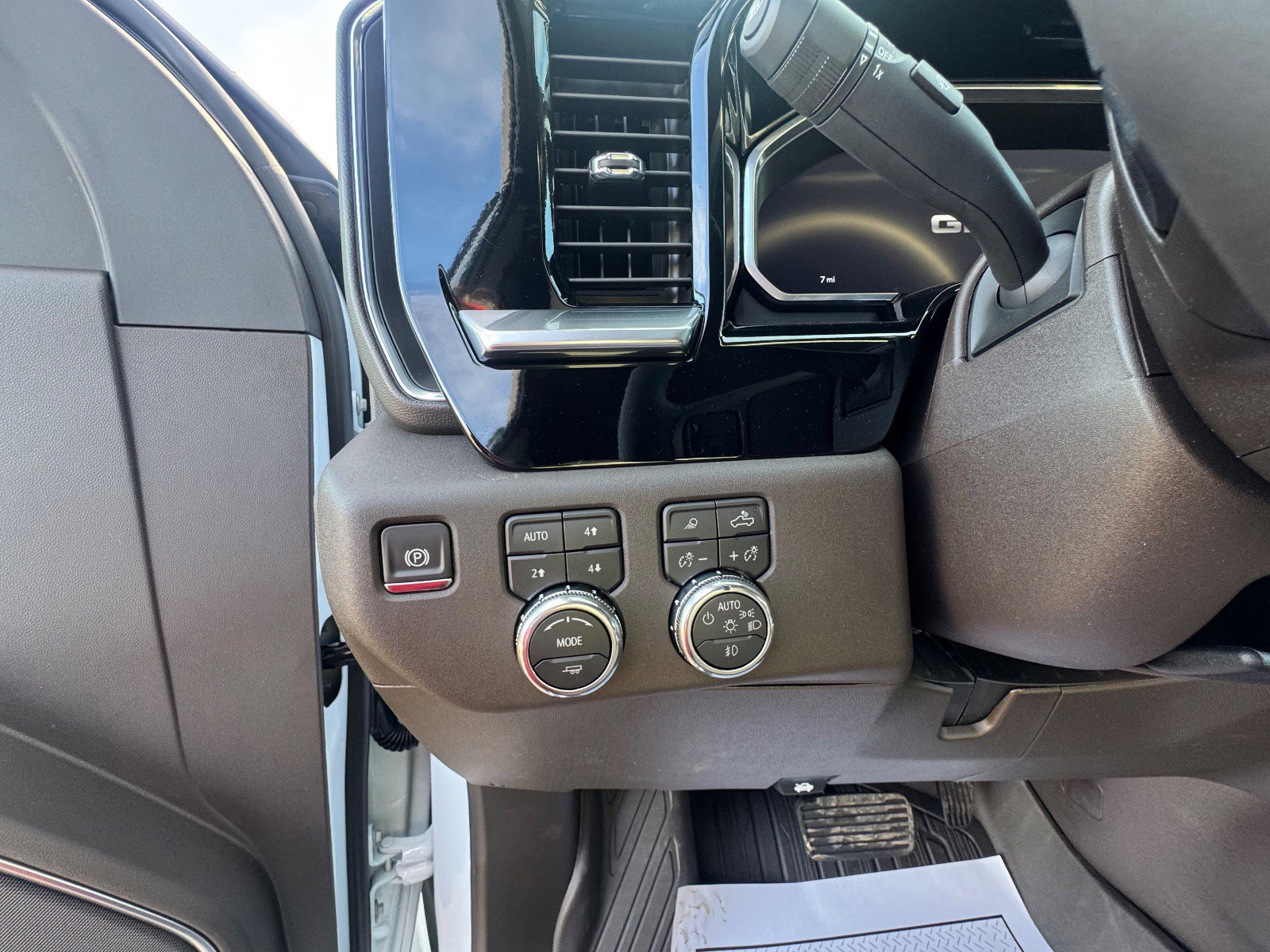 New 2026 GMC Sierra 2500 SLT w/ SLT Premium Package image 18