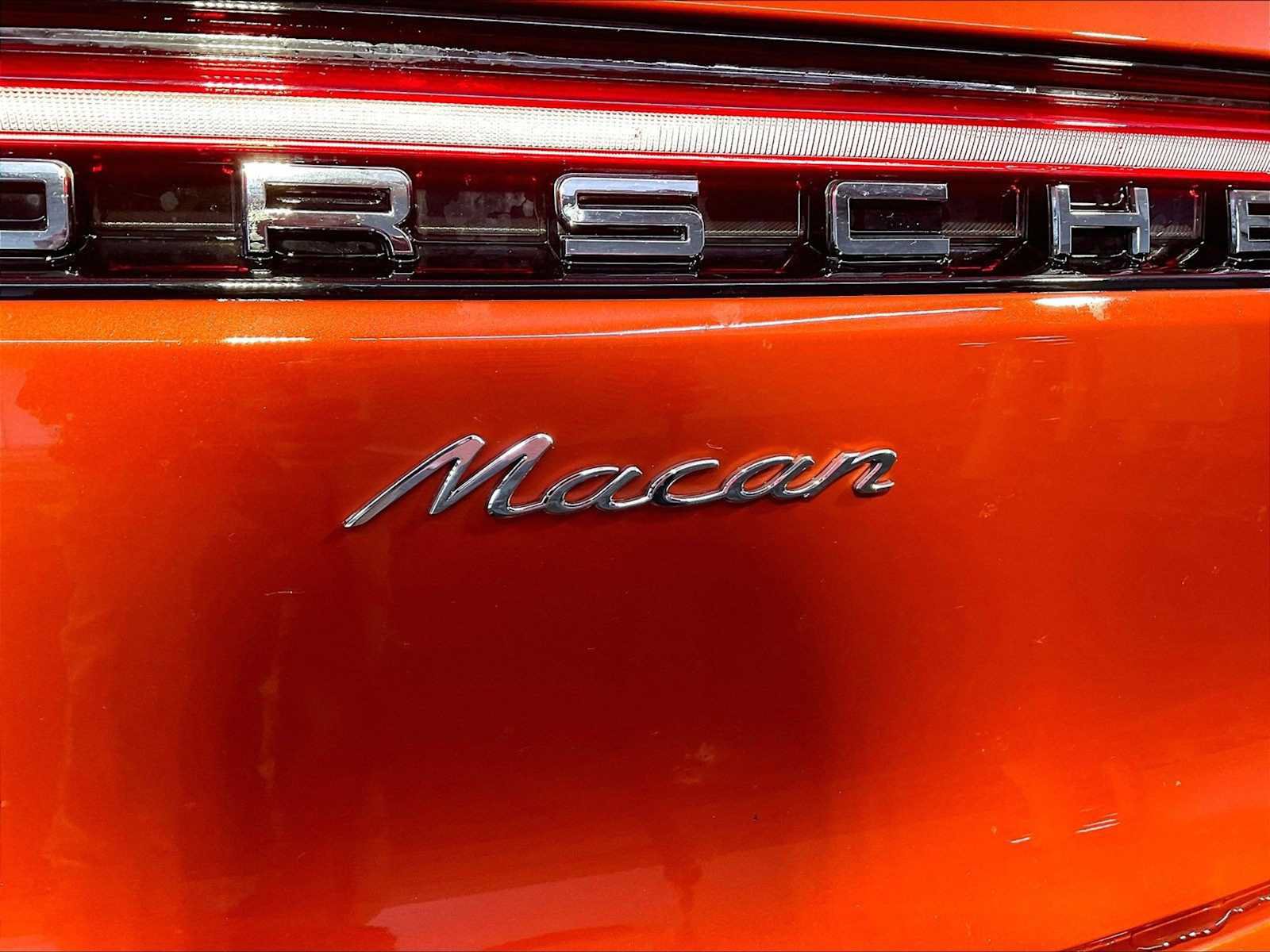 Certified 2024 Porsche Macan AWD/4WD image 35