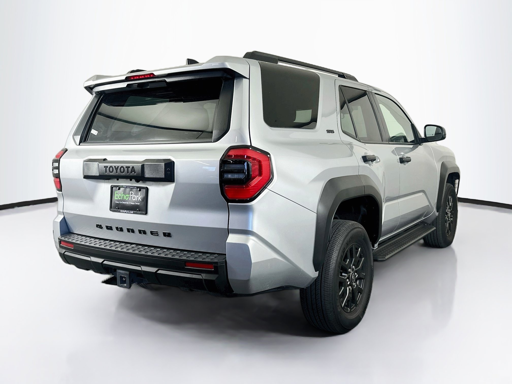 Used 2025 Toyota 4Runner SR5 AWD/4WD image 9