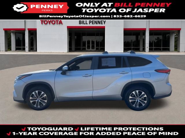 Used 2023 Toyota Highlander XLE FWD image 2