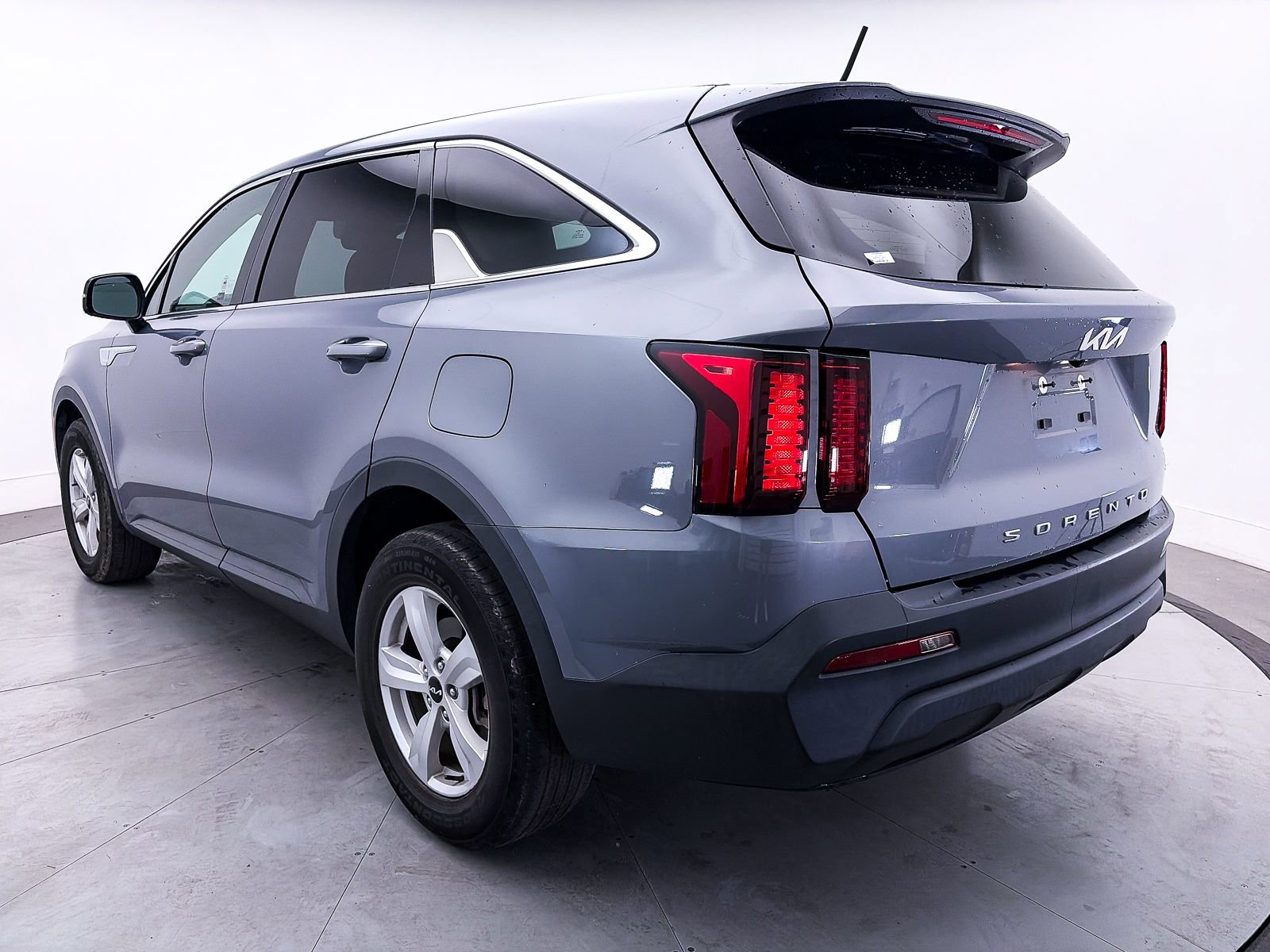 Used 2022 Kia Sorento LX image 12