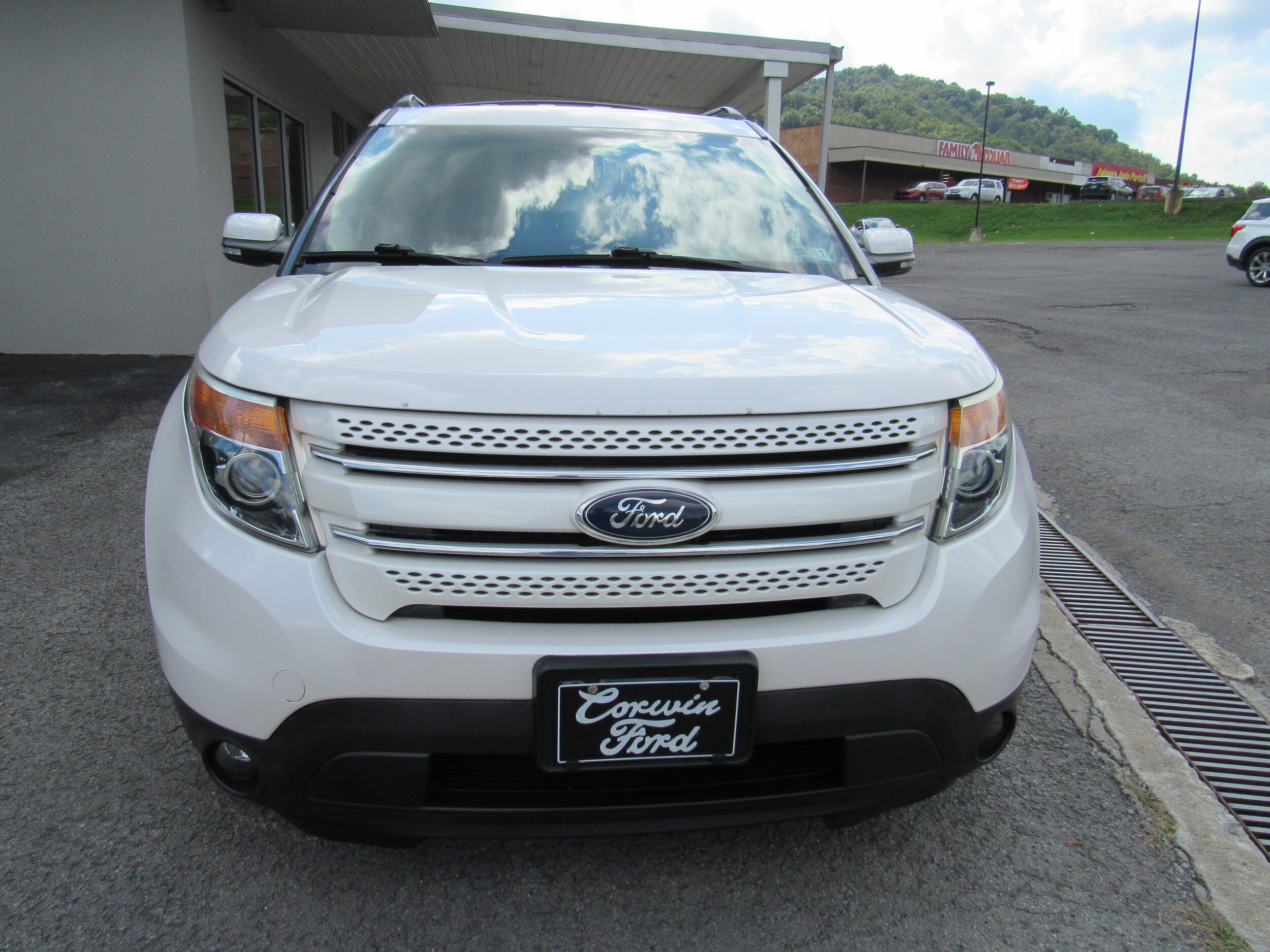Used 2015 Ford Explorer Limited w/ Equipment Group 301A AWD/4WD image 2