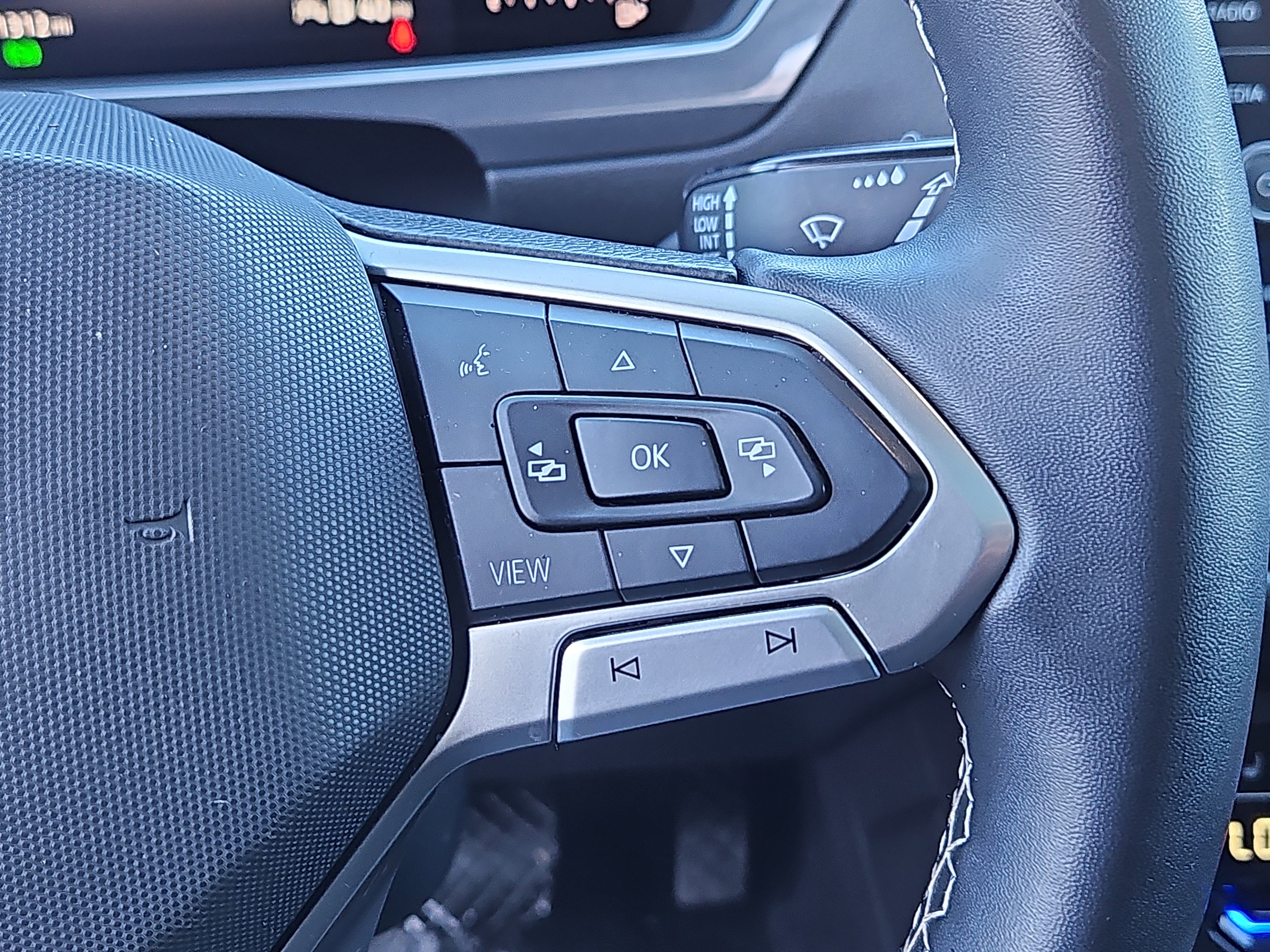 Certified 2022 Volkswagen Tiguan SE w/ Panoramic Sunroof Package image 19