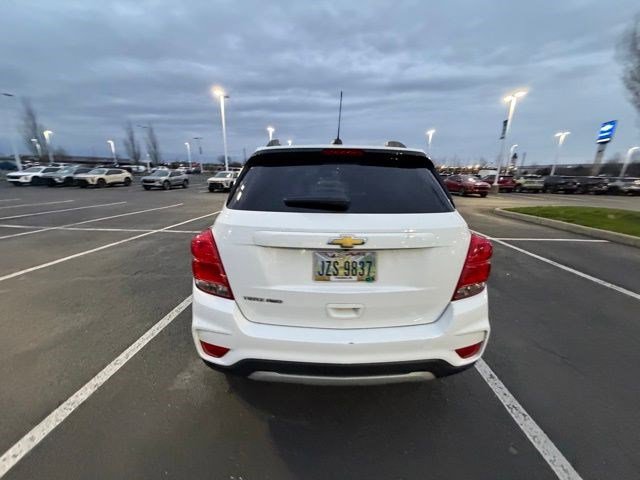 Used 2022 Chevrolet Trax LT w/ LT Convenience Package image 11