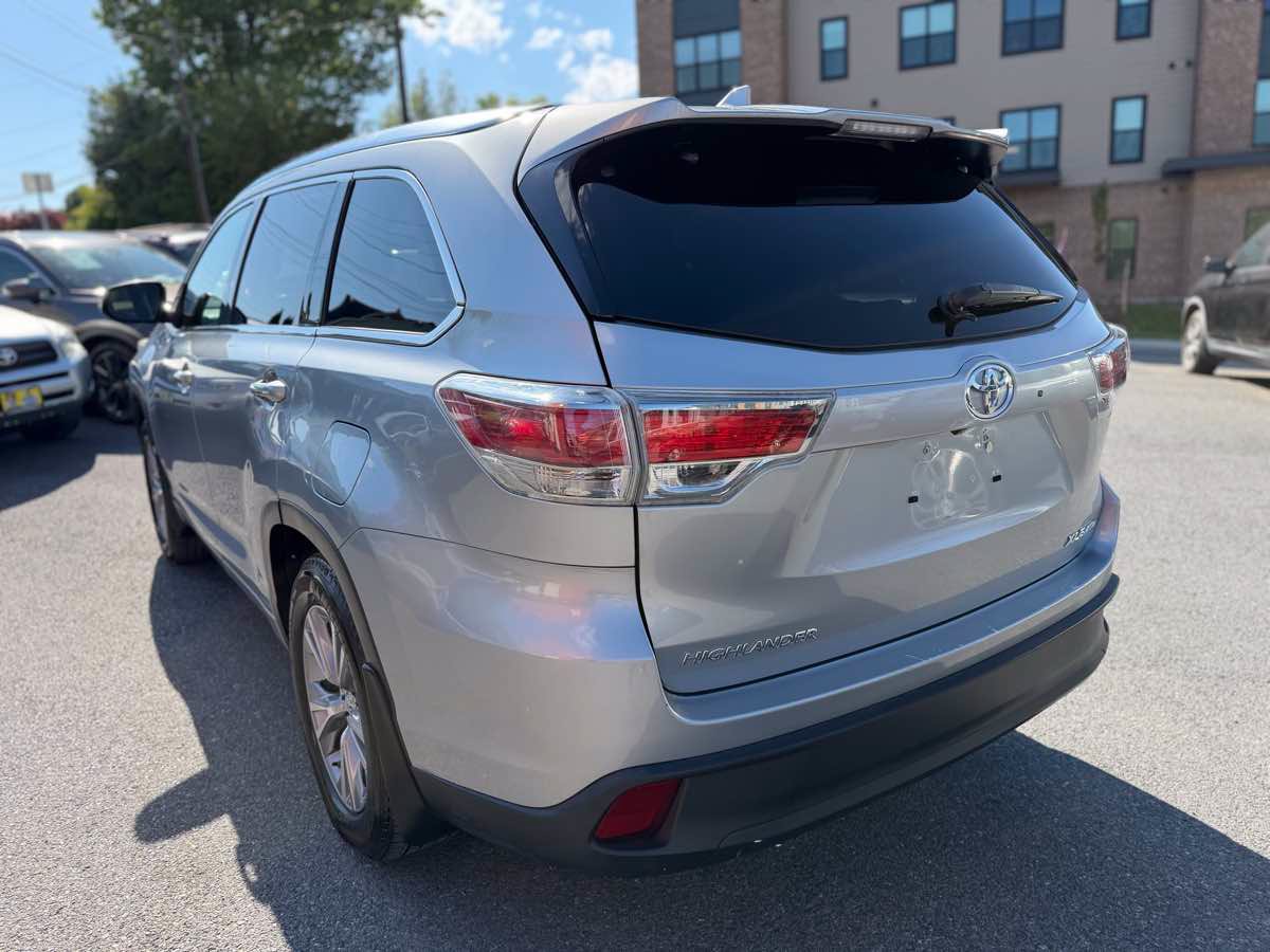 Used 2015 Toyota Highlander XLE AWD/4WD image 5