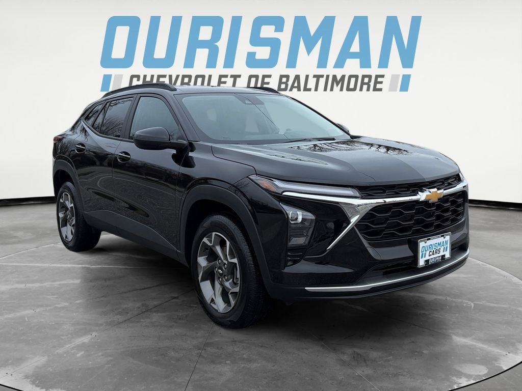 Used 2025 Chevrolet Trax LT w/ Driver Confidence Package image 1