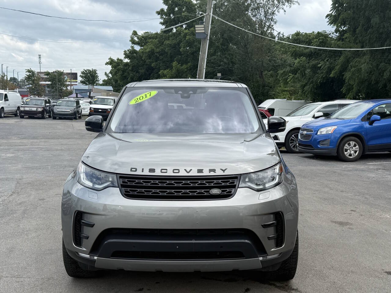 Used 2017 Land Rover Discovery First Edition AWD/4WD image 2