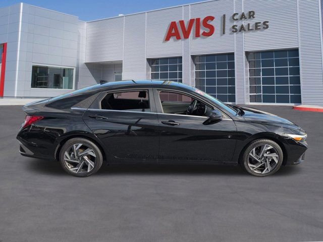 Used 2025 Hyundai Elantra SEL FWD image 5