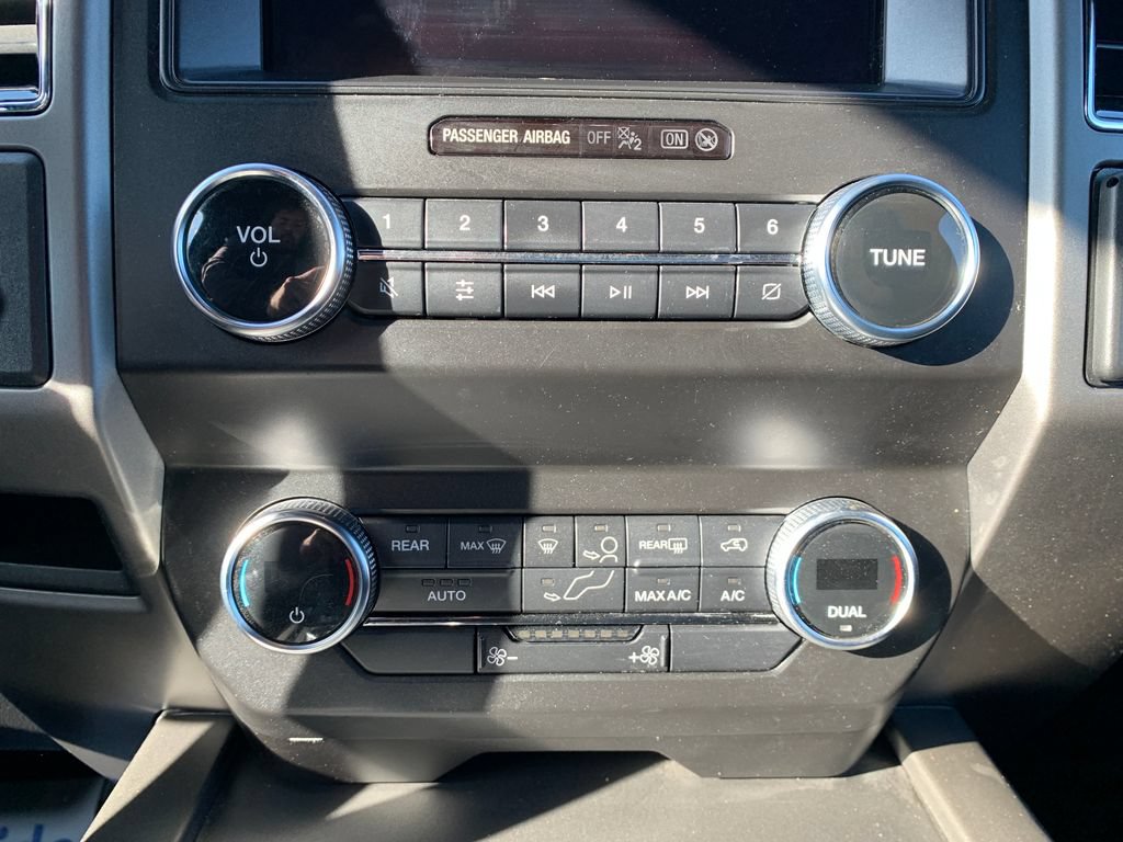 Used 2021 Ford Expedition XLT w/ Black Accent Package AWD/4WD image 27