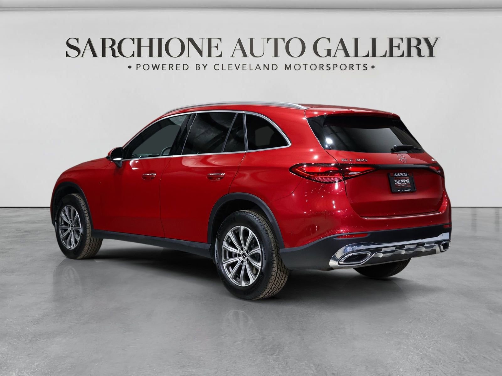 Used 2025 Mercedes-Benz GLC 300 4MATIC image 2
