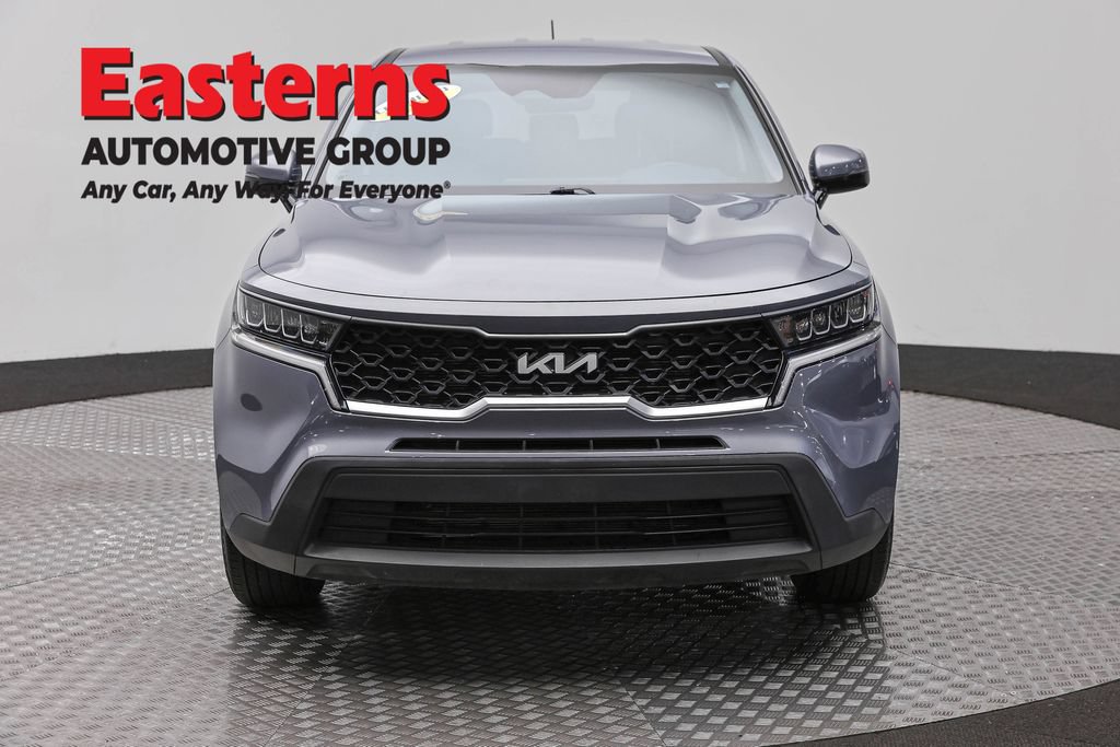 Used 2023 Kia Sorento LX AWD/4WD image 2