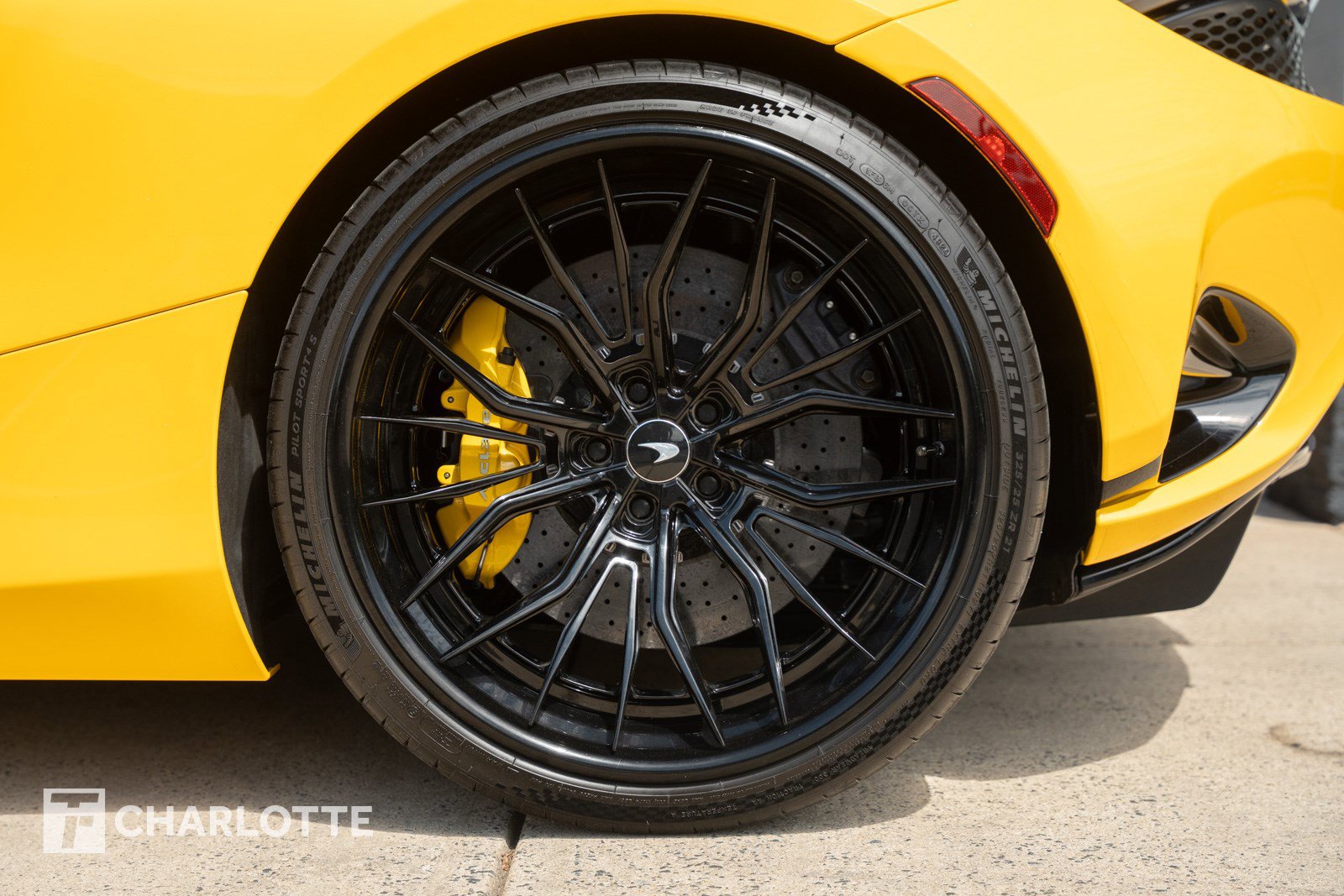 Used 2025 McLaren 750S RWD image 11