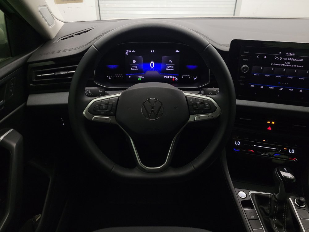 Used 2025 Volkswagen Jetta SE FWD image 22