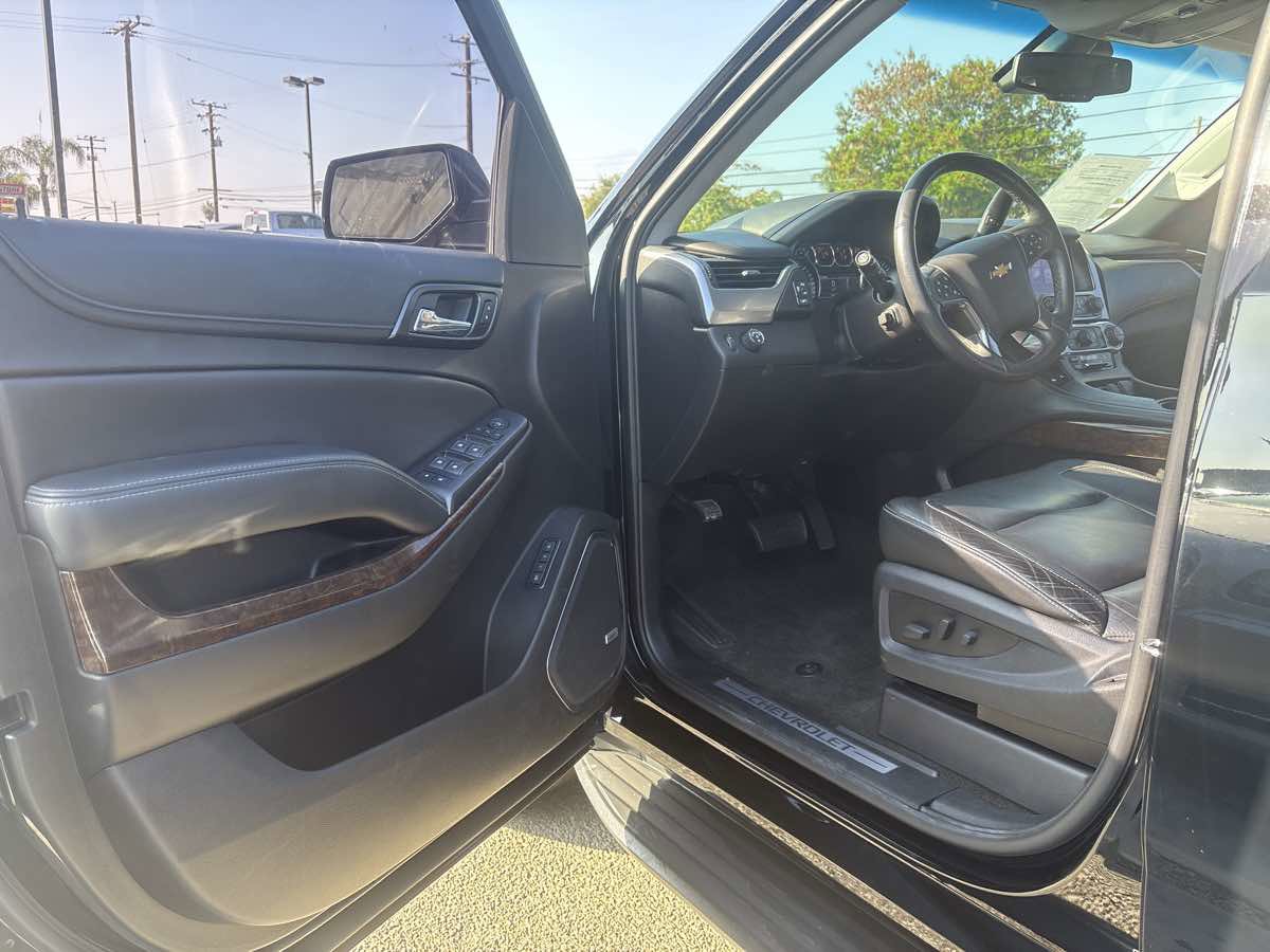 Used 2017 Chevrolet Tahoe LT w/ Luxury Package image 5