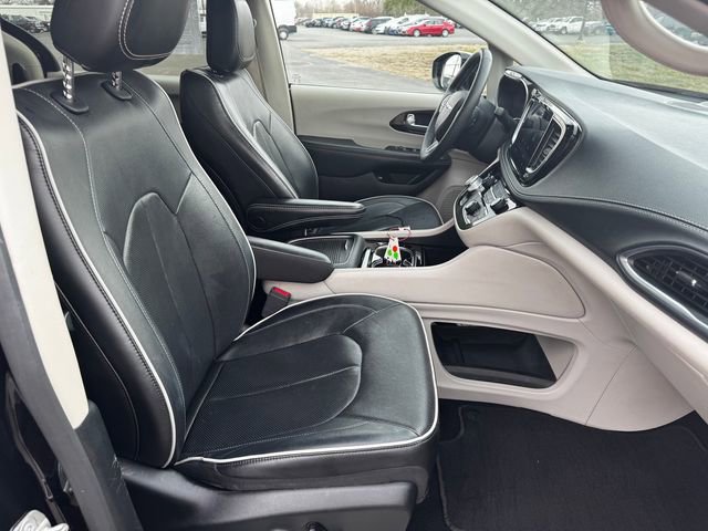 Certified 2023 Chrysler Pacifica Limited image 14