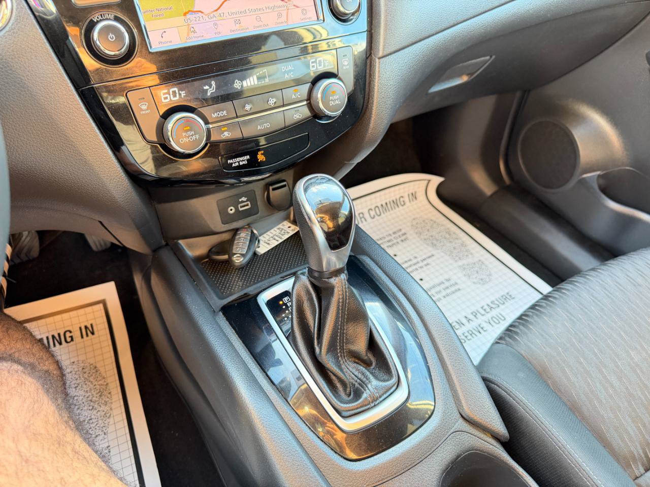 Used 2018 Nissan Rogue SV AWD/4WD image 24