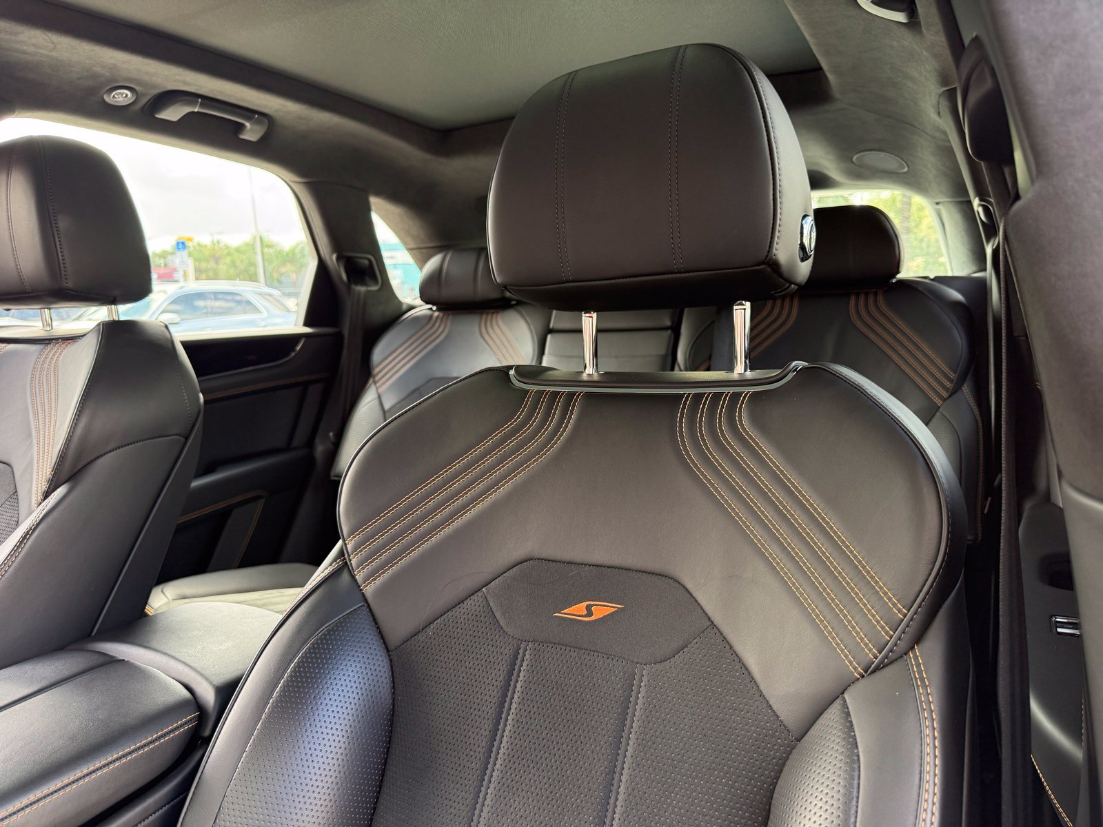 Used 2023 Bentley Bentayga AWD/4WD image 19