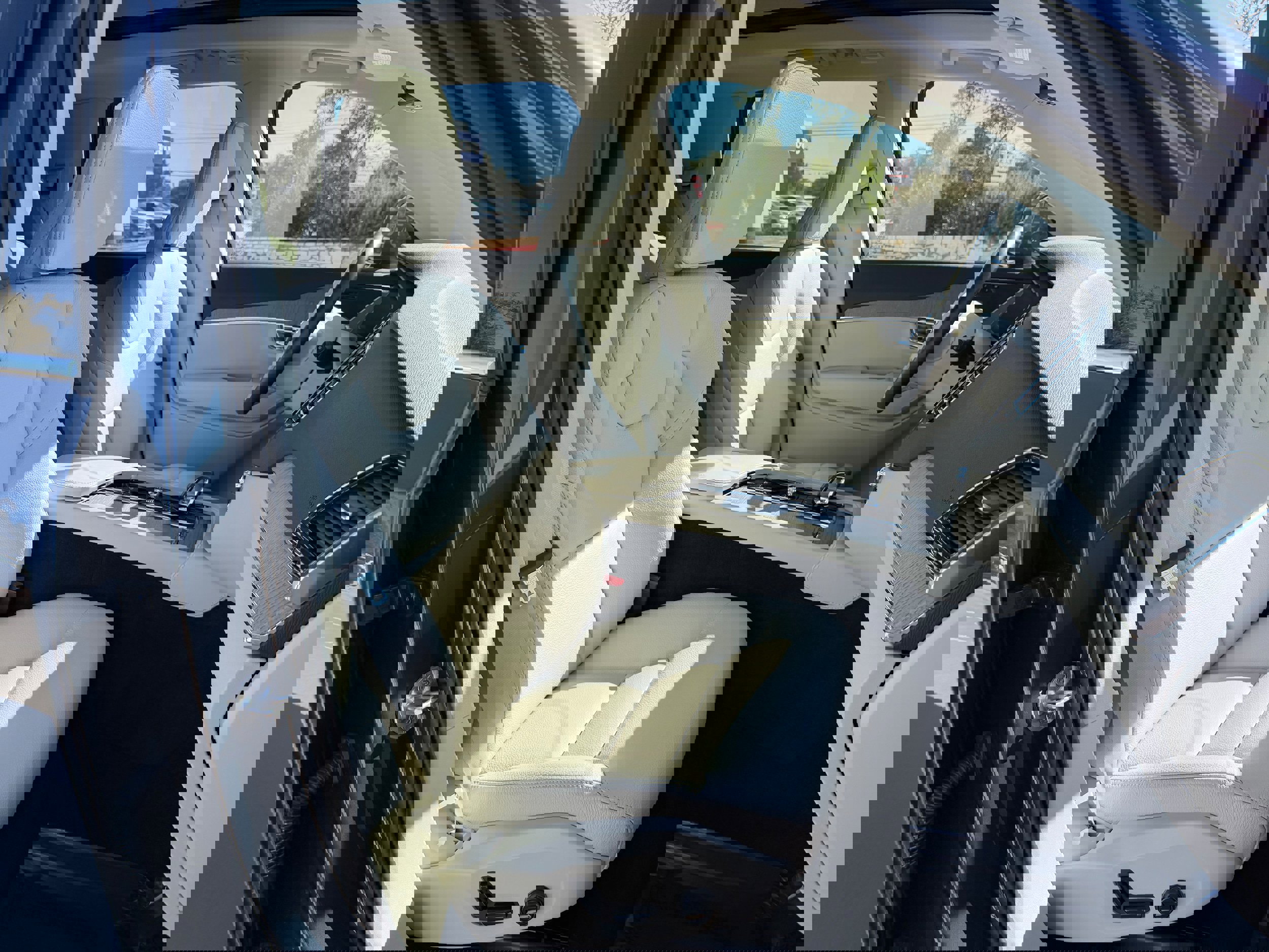 Certified 2024 Volvo XC90 B6 Plus w/ Protection Package Premier image 10