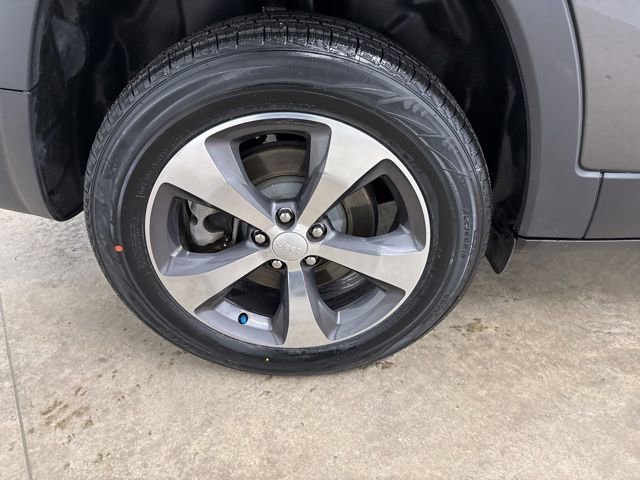 Used 2019 Jeep Cherokee Limited w/ Technology Group image 13