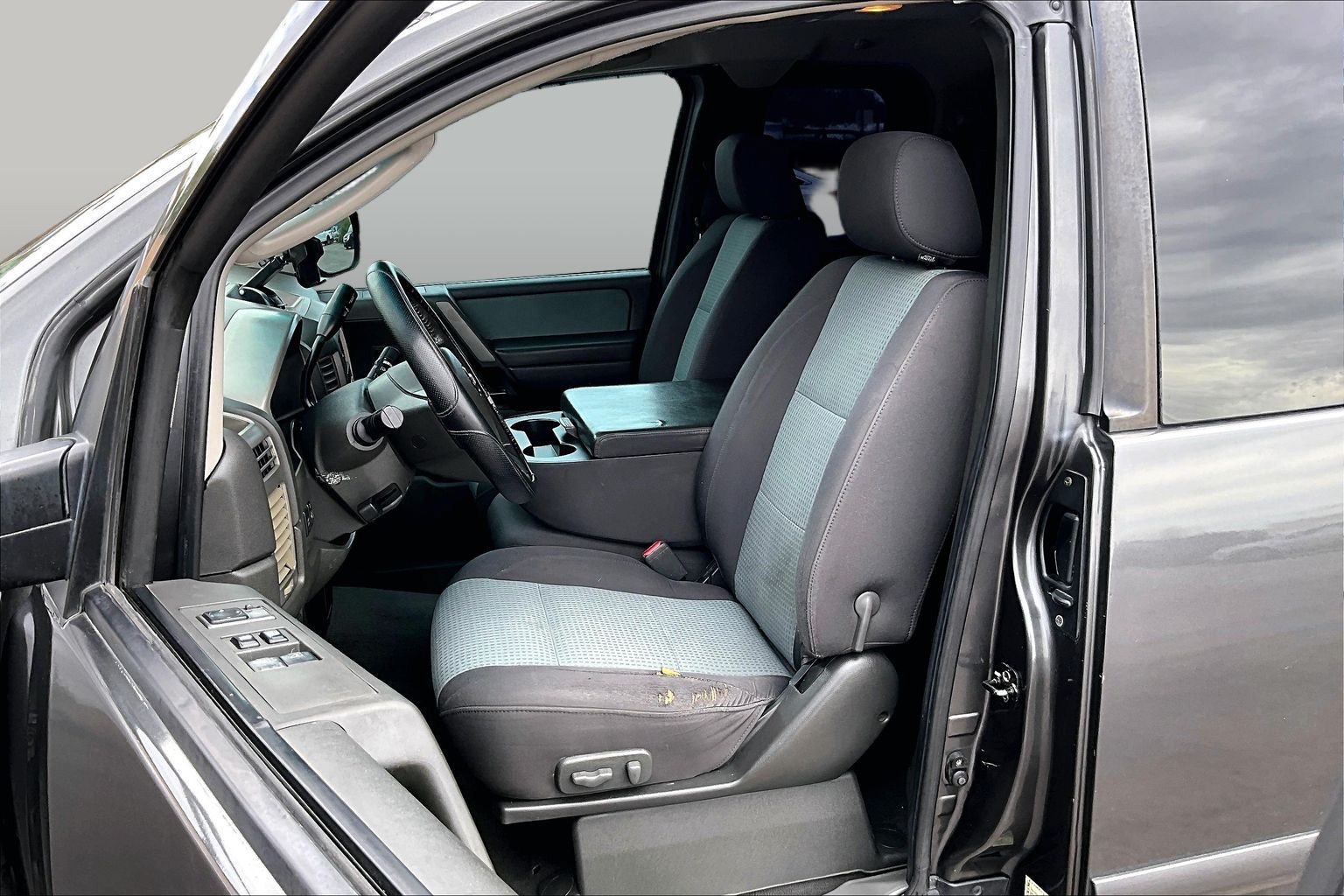 Used 2005 Nissan Titan SE RWD image 21